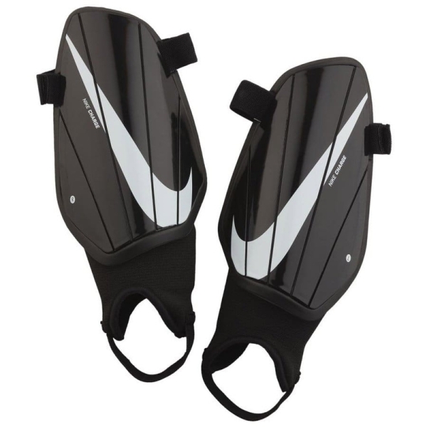 "Nike Charge" futbolo kamuolio apsauga, juodai balta (XL dydis) "Nike Charge" futbolo kamuolio apsauga, juodai balta (XL dydis)