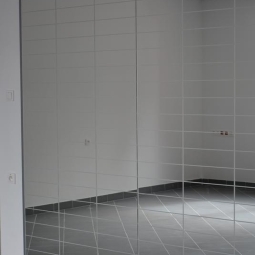 Korekcinis veidrodis su laikysenos tinkleliu, sieninis, be turėklo