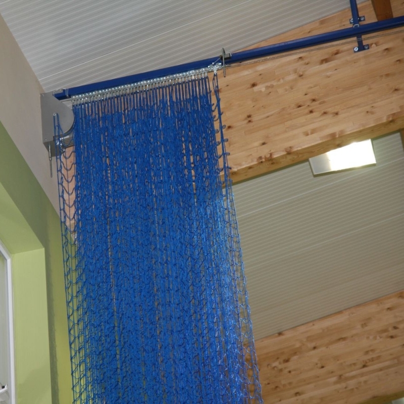 Stumdomųjų užuolaidų su elektrine pavara tvirtinimo konstrukcija