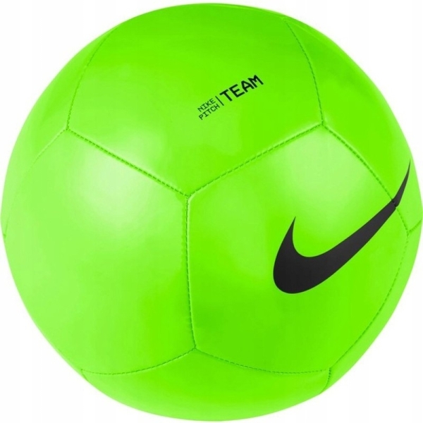 "Nike Pitch Team" futbolo kamuolys, 4 dydžio, juodos spalvos "Nike Pitch Team" futbolo kamuolys, 4 dydžio, juodos spalvos