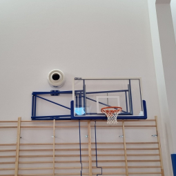 Pakreipiama konstrukcija, sulankstoma šonu į sieną, skirta 180x105 cm dydžio lentoms