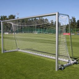 Futbolo vartai 5 x 2 m PREMIUM nešiojami su ratukais, aliuminis, ovalus profilis 120 x 100 mm