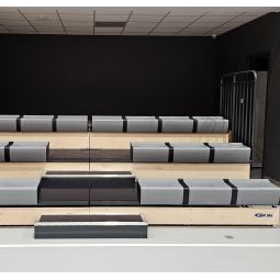 THIN-UP sulankstoma sieninė tribūna su "Verso" sėdynėmis